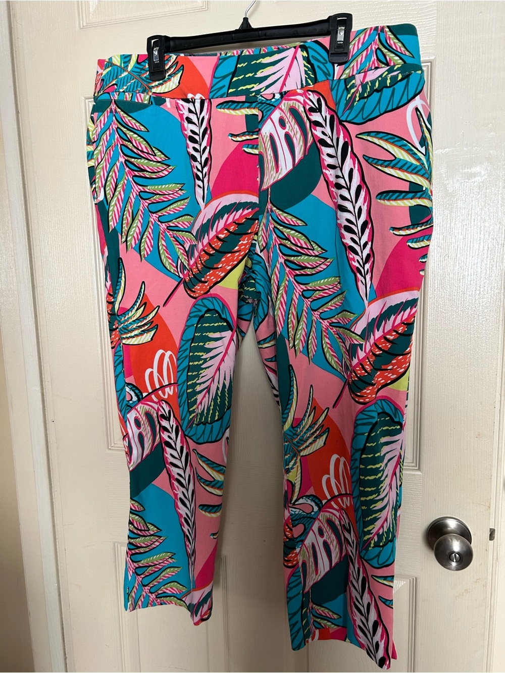 Ashley Stewart Pink Teal Tropical Leaf Capri Pants